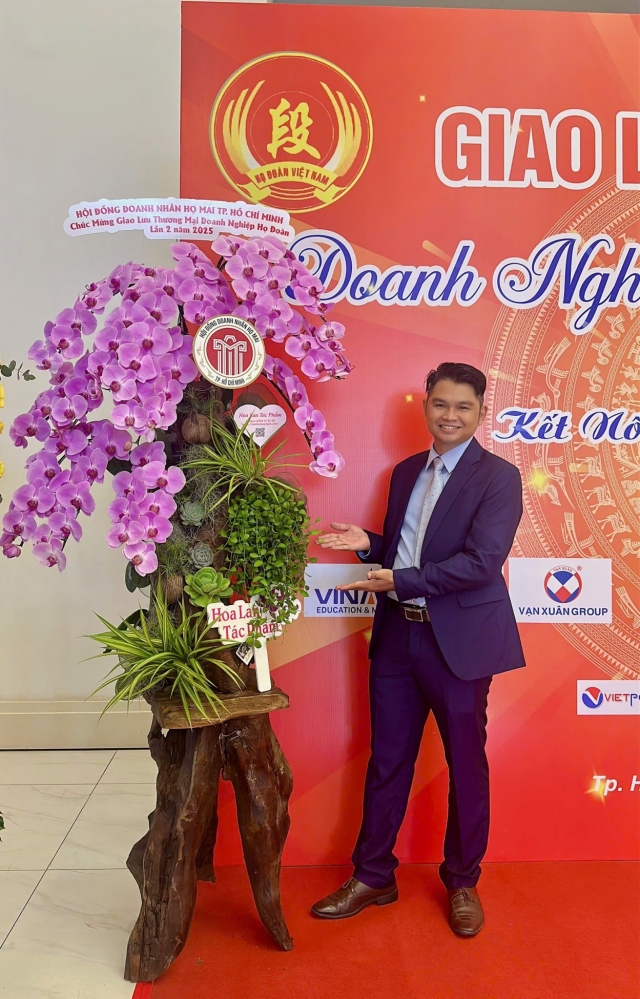 Tác Phẩm Hoa Chào Mừng Sự Kiện